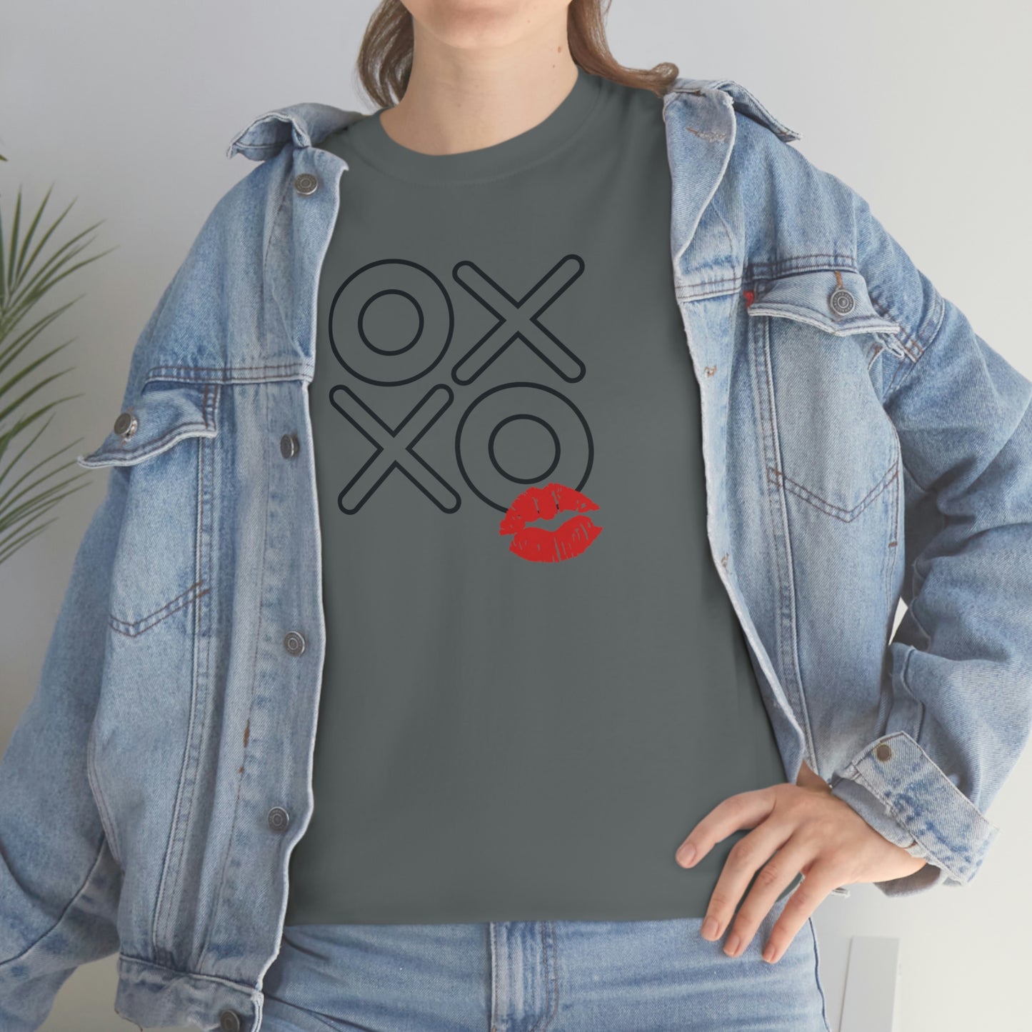 "XOXO Kiss" Unisex Heavy Cotton Tee