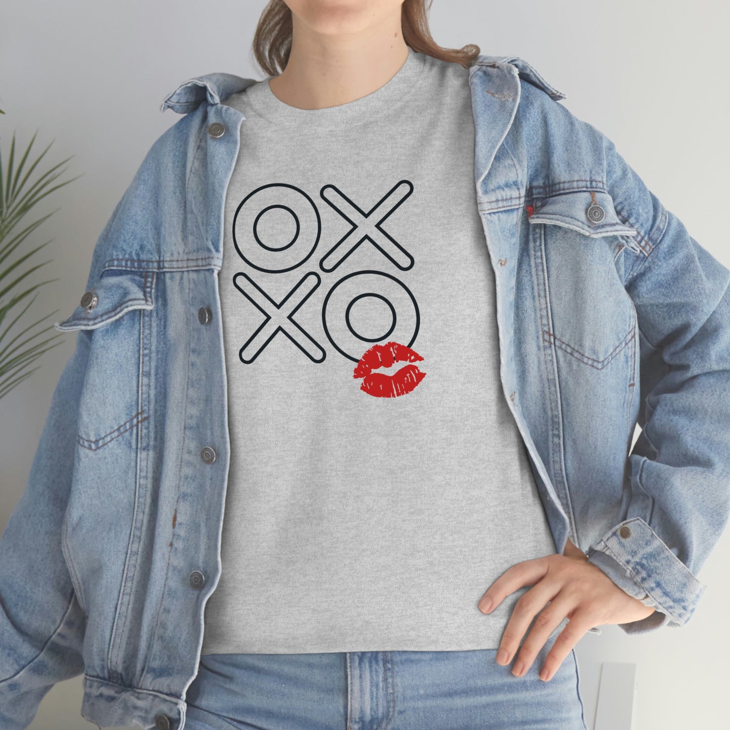 "XOXO Kiss" Unisex Heavy Cotton Tee