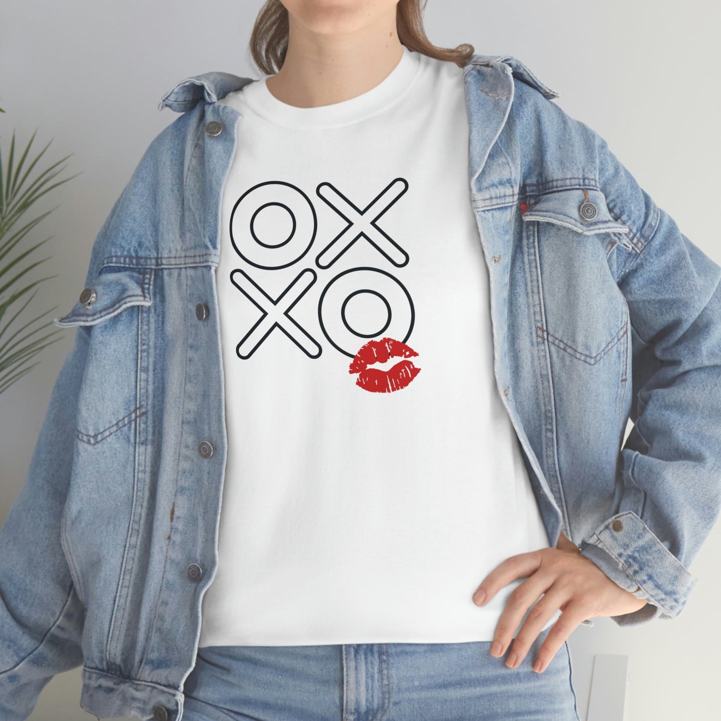 "XOXO Kiss" Unisex Heavy Cotton Tee